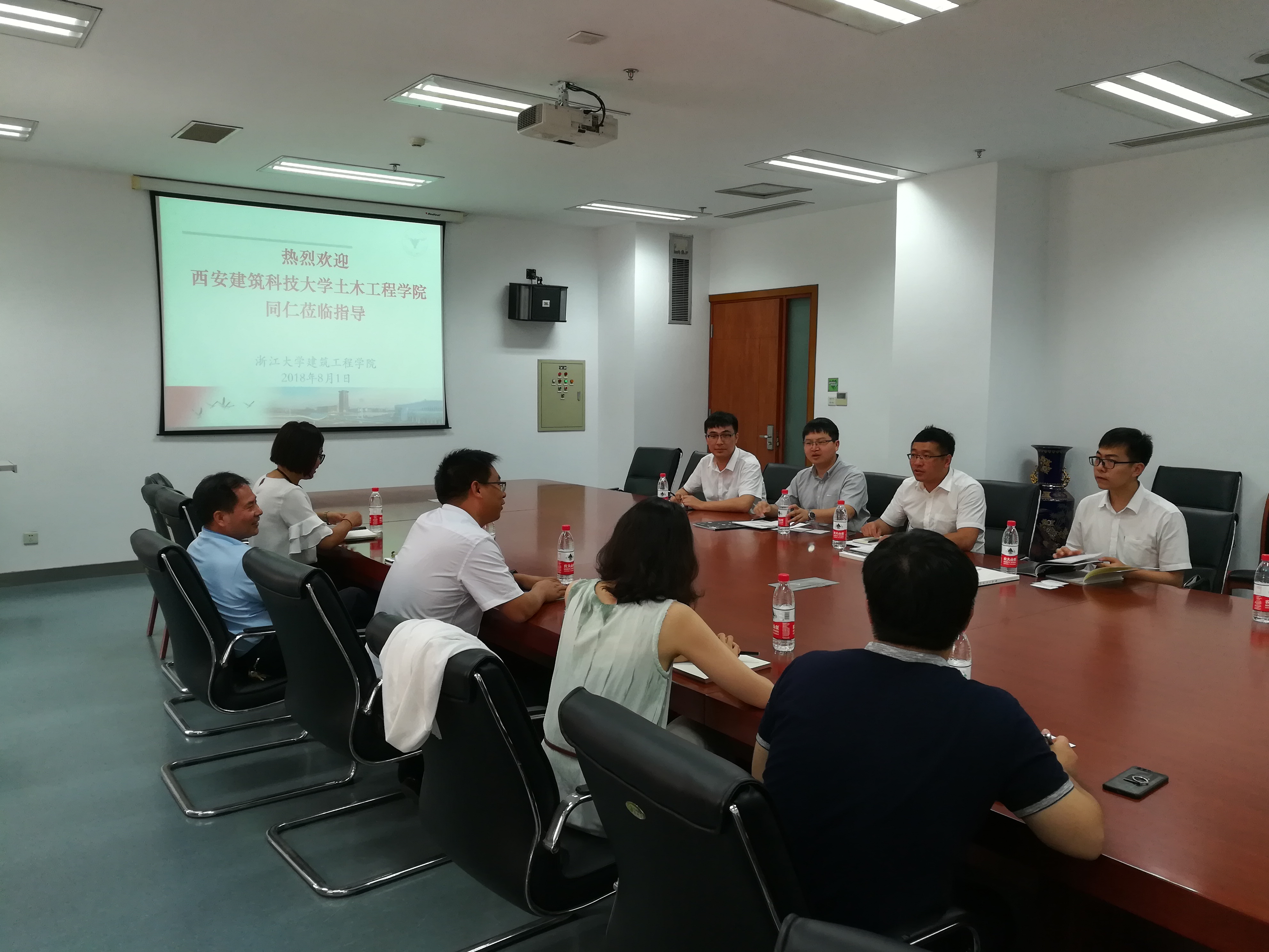 与浙江大学学工同仁座谈交流.jpg 与浙江大学学工同仁座谈交流.jpg